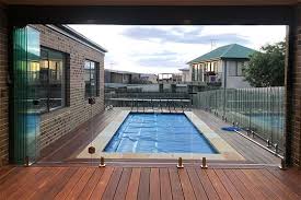 Stackable Frameless Pool Fence