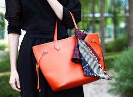 Coupez un morceau de 18 × 25 cm dans le vichy. Louis Vuitton Neverfull Blame It On Fashion Handbags Purses Clutches Foulard Pour Sac Sac A Main Bijoux De Sac A Main