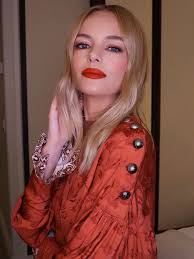 kate bosworth is the one celeb i follow