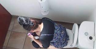Pretty girl pissing toilet - ThisVid.com