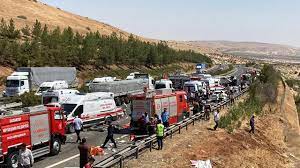 Gaziantep Nizip otoyolunda korkunç kaza! Zincirleme trafik kazasında 15  kişi yaşamını yitirdi, 22 yaralı var! - Yerel - Son Havadis
