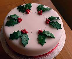 Top the finished cake with a rich caramel apple sauce. Pin By Roy Stehr On Torta Christmas Cake Designs Christmas Cake Decorations Christmas Cakes Easy