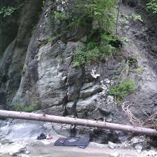 Slowly climbing you follow the sill to the stollensteig which leads you up to telfes, where the first aid station is waiting for you (km 14). Sillschlucht Boses Blut