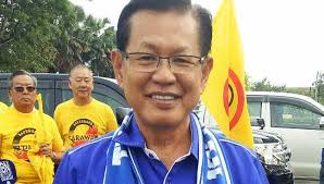 Barisan nasional candidate datuk lee kim shin lifted by supporters after he won the senandin seat. Menteri Muda Sarawak Dakwaan Setinggan Di Miri Meningkat Tak Berasas Sarawakvoice Com