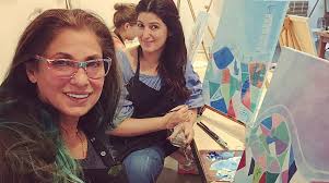 Actor dimple kapadia turned a year older on tuesday, june 8. Dimple Kapadia Twins With Grand Daughter Nitara The Statesman