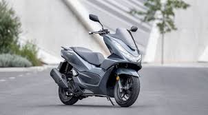 At first glance they may look almost the same but once you compare them side by side (pictures below), you'll see that the design was tweaked from the front to the back on the 2019 pcx150 giving it a. 2021 Honda Pcx 125 12 3 Hp Traction Control Abs Paultan Org