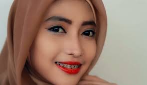 hijab formal lipstick blush on