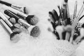 gray and black handle makeup brushes on