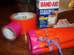 Duct Tape Mini First Aid Kit Roll #Craft Tutorial #DIY Rural Mom