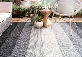 how to select an outdoor rug
