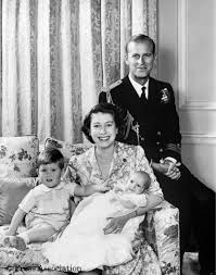 Elizabeth and her younger sister margaret were educated at home by tutors. Queen Elizabeth Aboard The Hms Sutherland People Com