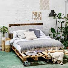 how to make your own pallet bed a
