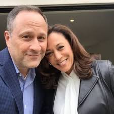 Douglas emhoff with his wife, senator kamala harris, after she accepted the democratic nomination for vice president last month.credit.erin brendan j. Douglas Emhoff Net Worth Wife Married Kids Wiki Bio Wikiodin Com