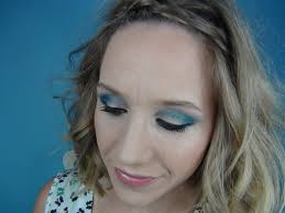 how to create a blue eye makeup look