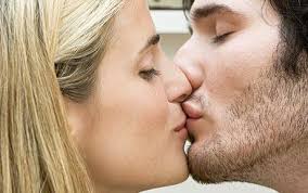how important is the first date kiss