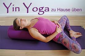 Wie ein virtueller yogalehrer erklären wir dir step by step, wie du in die yoga stellungen kommst, was du. Wie Ubt Man Yin Yoga Zu Hause Diana Yoga Blog