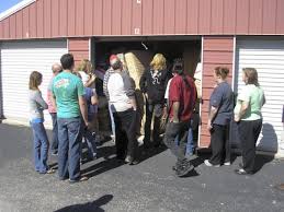 hunters to storage unit auctions