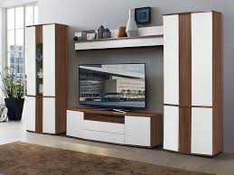 Когато купувате висок шкаф за телевизор, трябва да вземете предвид количеството пространство, налично за инсталиране. Ednokril Garderob S Lost Za Drehi Donna 43