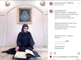 30 model jilbab untuk khatam alquran : Masya Allah Syahrini Khatam Baca Al Quran Minews Id