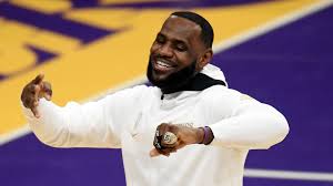 The lakers are expected to accept their championship rings on dec. Lakers Gaudy Championship Rings Have Kobe Bryant Tributes Removable Top Sporting News