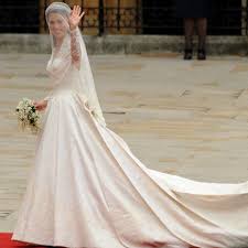 Prince william and kate middleton have kissed twice on the balcony of buckingham palace after their wedding service in westminster abbey. The Exact Perfume Kate Middleton Wore On Her Wedding Day Is Under 100 Royal Wedding Dress Pippa Middleton Wedding Wedding Dresses