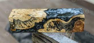 Casting epoxy resin maple burl wood on the table 2985751 Stock Photo at  Vecteezy