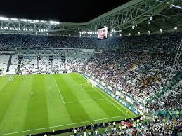 Il primo stadio di proprietà in italia (parliamo del primo impianto sportivo moderno dedicato esclusivamente al calcio) è lo juventus stadium. Grande Juve Juventus Stadium Turin Reisebewertungen Tripadvisor