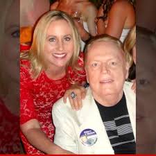 Flynt's downward movement to the grave began in the early 1980s. Larry Flynt S Daughter Accuser Withdraws Sexual Harassment Claims
