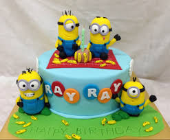 Here's a mouthwatering collection of minion cake designs offering a wide variety of scrumptious cake flavors from decadent chocolate chip to fresh banana. Minions Cakes