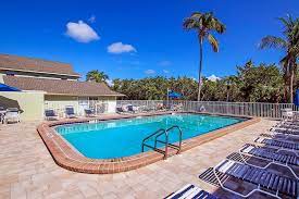 We recently spent some time on the island shelling, fishing, diving, wine tasting and eating. Sea Shells Of Sanibel Prices Condominium Reviews Sanibel Island Fl Tripadvisor