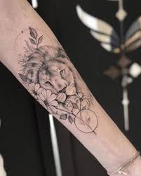 Tatuagem feminina leao com flores perna. Tatuagens Femininas No Braco Ideias Lindas Para 2020