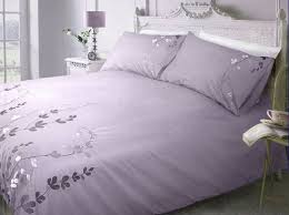 Lavender And White Bedspread Bedroom
