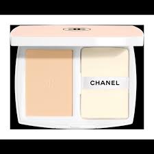 le blanc brightening compact foundation