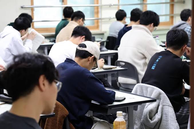 Korea considers using AI to grade CSAT essay answers - The Korea Times