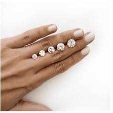 diamond carat size on finger real life