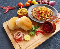 Misal pav recipe with step by step photos. Street Food Recipes Misal Pav And Mirchi Vada Rediff Com Get Ahead