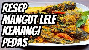 Nah kalau yang banyak orang tau kalau yang namanya mangut lele ya lele asap dikasih bumbu sambal yang. Resep Cara Membuat Mangut Lele Kemangi Pedas Yang Enak Dan Gurih Remana Youtube