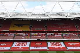 Das stadion liegt nur 2 gehminuten von der eigens umbenannten. Arsenal Prepare Emirates Stadium With Banners And Tributes To 47 Fans Lost To Coronavirus London Evening Standard Evening Standard