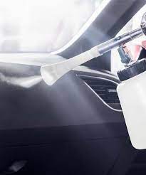 Ozonbehandlung beim Auto · Geruchsbeseitigung