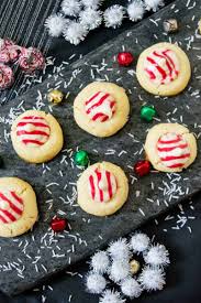 Great small christmas gift idea for teachers, neighbors and friends. Candy Cane Kiss Cookies Recipe