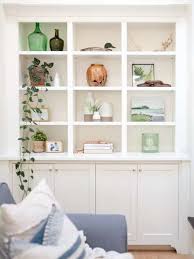 how to decorate a bookshelf in 5 easy