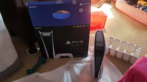 To place the ps5 horizontally, you need to slip a plastic stand underneath it, where it loosely clips onto. People Are Getting The Disc Edition Ps5 In Their Digital Edition Box
