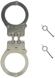 They lock and double lock like regular handcuffs using a standard handcuff key. Best Hinged Handcuffs Of 2021 Complete Reviews With Comparisons For Ever Police