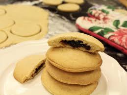 They are the perfect balance of chewy in the centre and crisp at the edges. Old Fashioned Raisin Filled Cookies Recipe Old Farmer S Almanac
