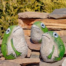 Set Of 3 Solar Frogs With Light Up Eyes