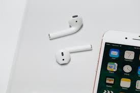 the iphone 11 pro max come with airpods