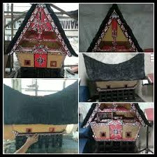 Ciri khas rumah gadang adalah mempunyai keunikan dalam bentuk arsitekturnya dengan atap yang. Jual Siap Kirim Miniatur Rumah Adat Batak Rumah Bolon Di Lapak Green Tea Bukalapak