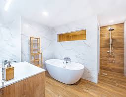 Foto De Clean Bright Bathroom Interior