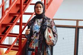 Read more post a comment older posts blog archive. Tampil Lebih Ekstra Simak 5 Ootd Hijab A La Selebgram Ini Yuk