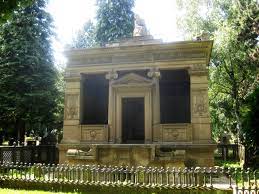 File:Mausoleum der Familie Hallberger auf dem Pragfriedhof in Stuttgart.jpg  - Wikimedia Commons